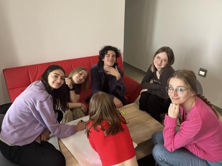 Mladi iz več držav v Peterlougu razpravljali o medijski pismenosti 3